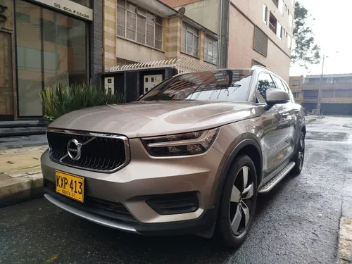 Volvo XC40 MONENTUM 2.0 TURBO AWD 2022