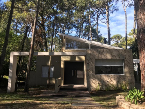 Casa Moderna En Carilo