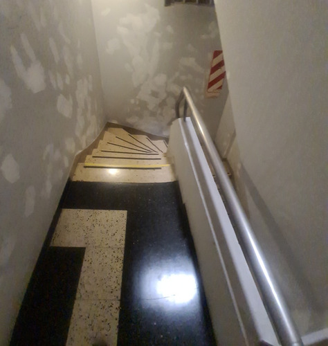 Salguero Al 500 Y Av. Corrientes, Almagro. Primer Piso Por Escalera. Al Frente. 2 Ambientes. Superficie Total Y Cubierta 64 M2. Impecable Estado. Apto Crédito. Apto Profesional