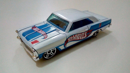 1:64 Hw '11 Racing - '66 Chevy Nova