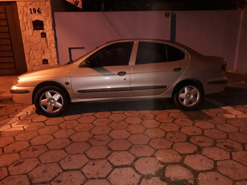 Renault Megane 2000 2.0 Rxe 5p