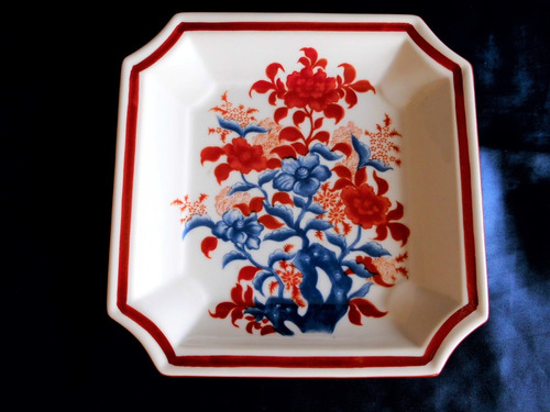 Hermoso Plato De Porcelana Japonesa, Nara. Diseño De Flores