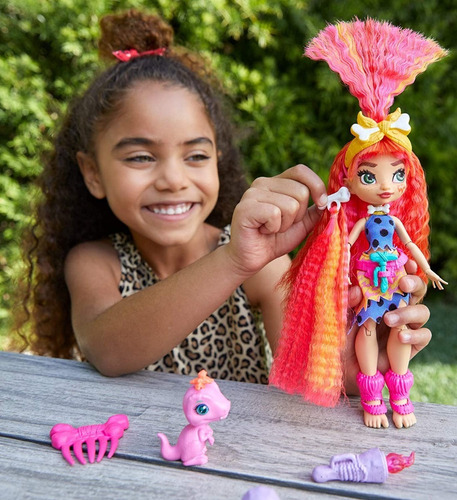 Imagen 2 de 6 de Mattel, Muñeca Emberly Cave Club , Con Cabello Rosa, Muñeca