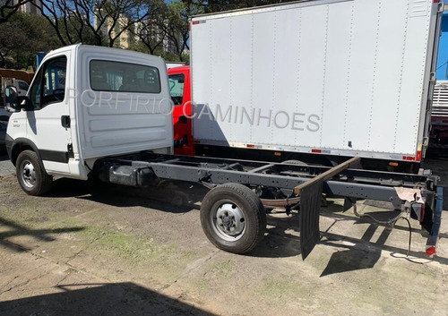 Imagem 18 de 18 de Iveco 35s14 2014 Chassis