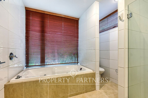 Impecable Casa En Los Bravos Nororiente Con Piscin...
