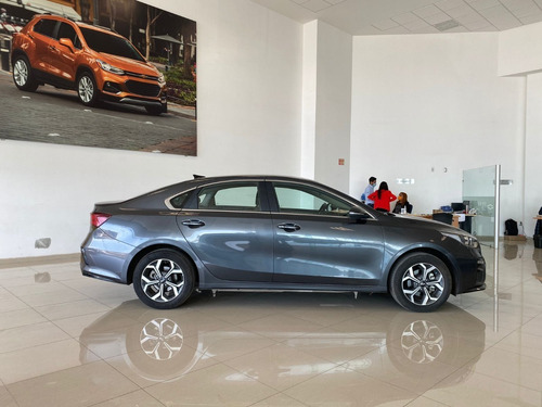Imagen 8 de 14 de Kia New Forte 2020