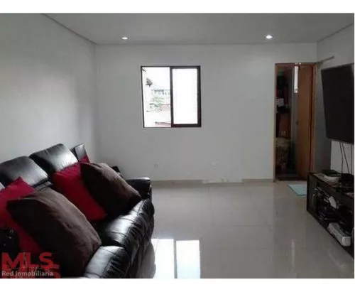 Casa Unifamiliar Con Buena Ubicación.(mls#239795)