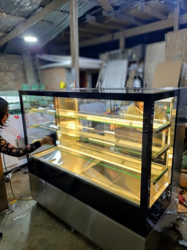 Exhibidora De Tortas Modelo Cuadrada Especial