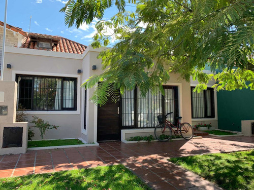 Imagen 5 de 26 de Alquiler Temporario. 5 Amb, 8 Personas -3 Baños, Patio Y Parrilla- Excelente Ubicación. Disponible A Partir Del 22 De Febrero Y Marzo