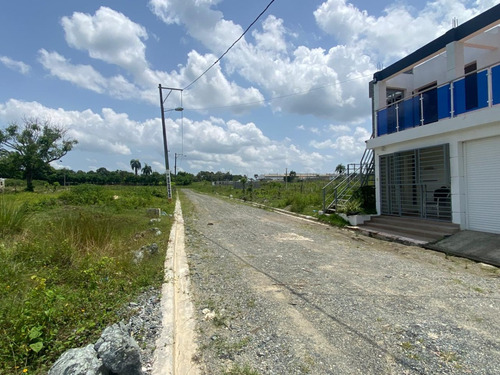Solares En Residencial Cerrado Con Todos Los Servicios.