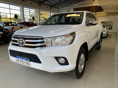 Imagen 1 de 10 de Toyota Hilux 2.8 Cd Srv 177cv 4x2 2017
