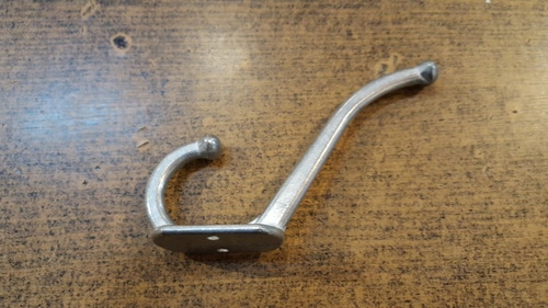 Imagen 4 de 10 de Percha Doble Gancho Perchero Pared Aluminio Pulido Kit X10