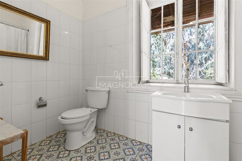 Casa En Venta De 6 Dorm. En Algarrobo