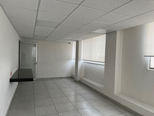 Se Renta Oficina *nueva* De 360 M2 En Edificio Torres Gemelas