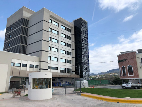 Local Para Oficina En Plaza Alpha Ubicación Estratégica