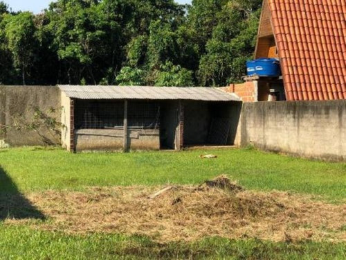 Chácara No Litoral Com 04 Dormitórios Em Itanhaém/sp