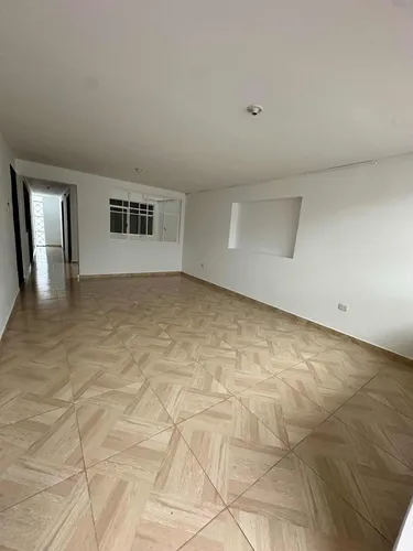Apartamento De 2 Habitaciones Y 1 Baño Con Un Un Patio Grand