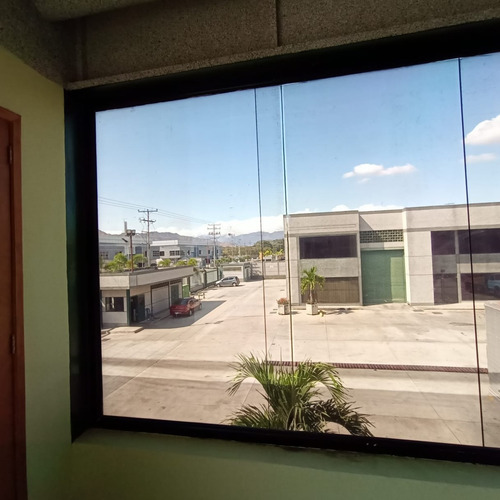 Imagen 2 de 11 de Locales Comerciales Cc. Industrial, Castillito