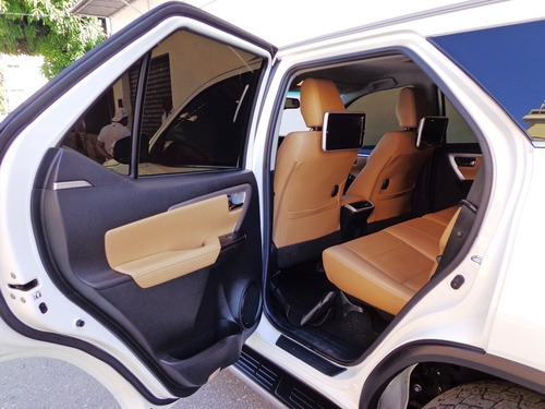 Imagen 11 de 18 de Toyota Fortuner Dubai Vxr 2019 V6 4x4 Automático