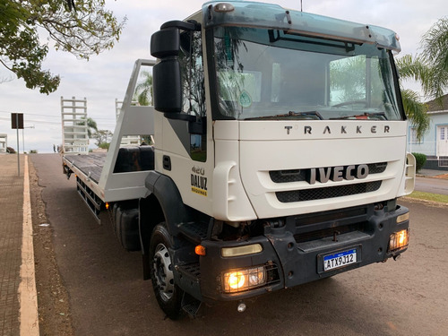 Imagem 3 de 6 de Caminhão Iveco