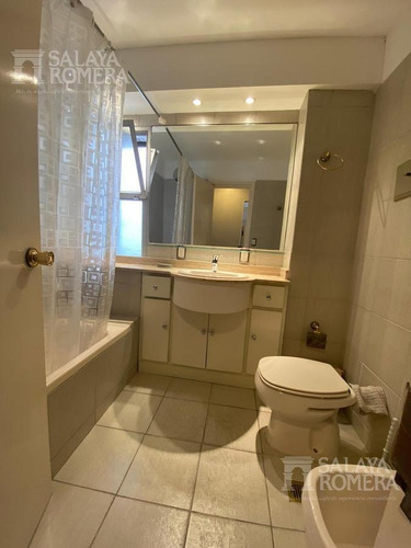 Apartamento En Venta En Primera Linea De Playa Mansa, 3 Dormitorios, 2 Baños Y Cochera En Subsuelo.