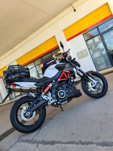 Imagen 12 de 16 de Aprilia Shiver 900 + Akrapovic