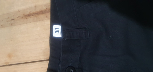 Bermuda Negra De Algodón Talla 30 Con Bolsillos (Usado)