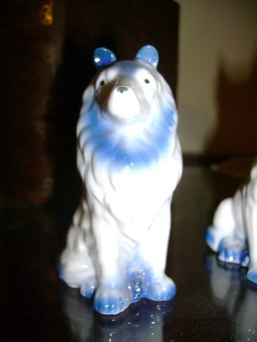 Figura De Porcelana Perro Azul Con Blanco Buen Estado De Gra