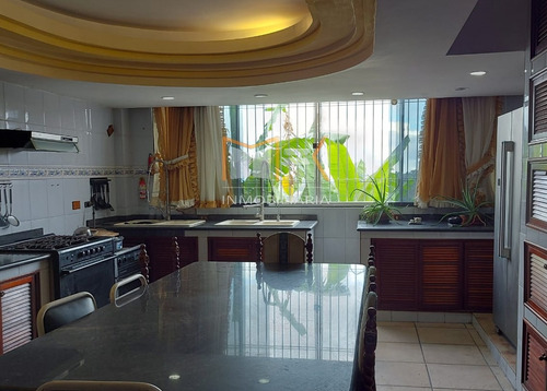Casa En Venta Urbanización El Araguaney , Vía El Junquito , Caracas