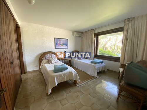 Imagen 15 de 30 de Dos Casas En Brava 5 Dormitorios + Doble Dependencia ,piscina,gran Parque Y Vista Al Mar