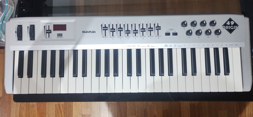 Controlador Midi Midiplus Origin 49 (Usado)