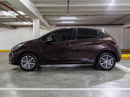 Peugeot 208 1.6 Feline