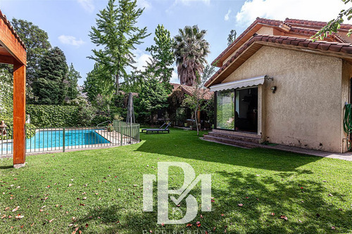 Casa En Venta De 6 Dorm. En Las Condes