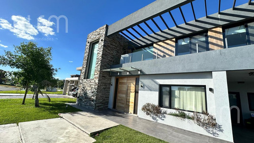 Casa En Venta En Terralagos Canning