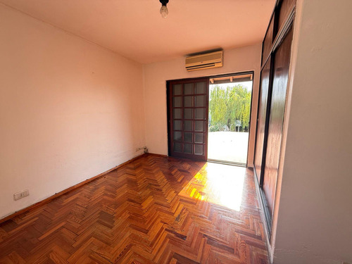 Casa En Venta En Adrogué Con Parque Arbolado