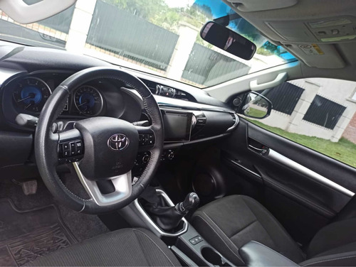 Toyota Hilux 2.8 Cd Srv 177cv 4x2 2017