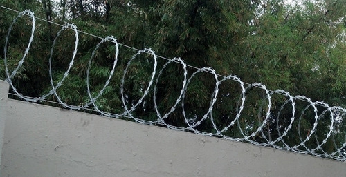 Imagen 4 de 4 de Alambre Concertina Simple 300mm X 10mts! Rollo!