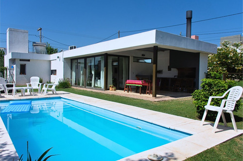Casa En Planta Baja | 2 Dorm. | Pileta | Quincho | En Tejas 3