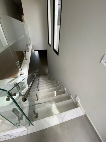 Imagem 15 de 25 de Sobrado A Venda Na Vila Suissa São 250m², 3 Dormitórios, 3 Vagas, Piscina - Mogi Das Cruzes-sp 2998