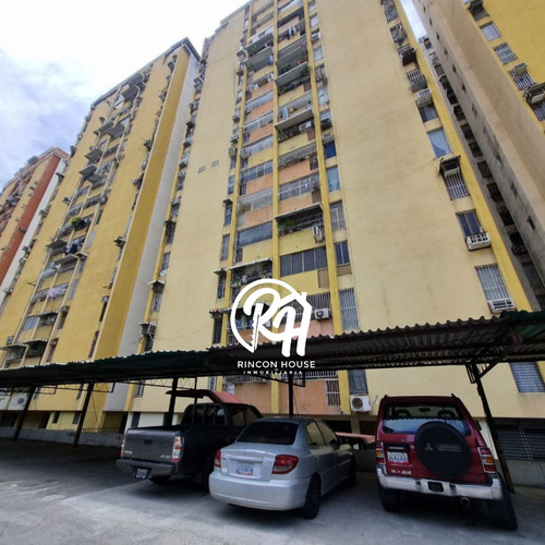 Apartamento En Venta En Res. El Centro, Maracay