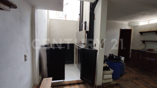 Casa En Venta Con Local Comercial En El Chamizal, Pedro Escobedo, Querétaro.