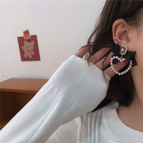 Imagen 4 de 5 de Aros Lazo Negro Corazón Perlas Corean Mujer Largos Cute