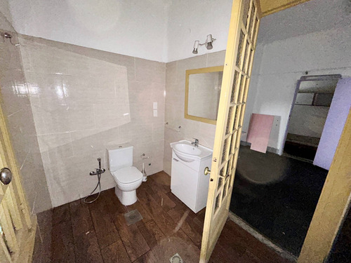 Alquiler - Casa Esquina En El Centro Con 2 Ambientes - Río Branco Y Paysandú