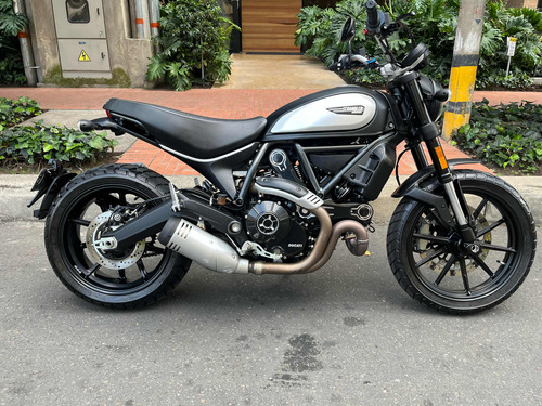 Ducati Scrambler 800 Dark