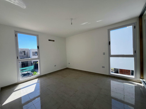 Lomas De Manantiales Duplex 3 Dormitorios 3 Baños A Estrenar