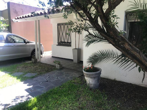 Casa En Venta - 2 Dormitorios 2 Baños - Cochera - 381mts2 - Temperley