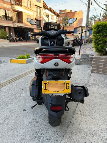 Nmax Connected