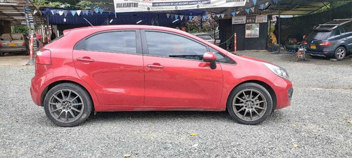 Kia Rio Ub Ex 2015 Mt 1.250 Cc 93.907 Km Rojo