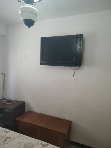 Se Alquila Habitacion Por La Av. Sucre De Los Dos Caminos (zona Residencial Exclusiva De Quintas)