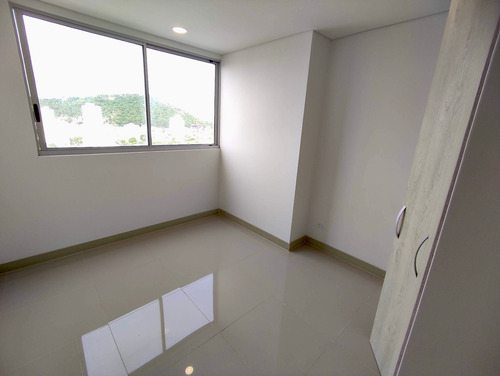 Imagen 21 de 29 de Venta De Apartamento En Manga.